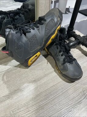 Jordan 5.5y anthracite black hyper pink sneakers